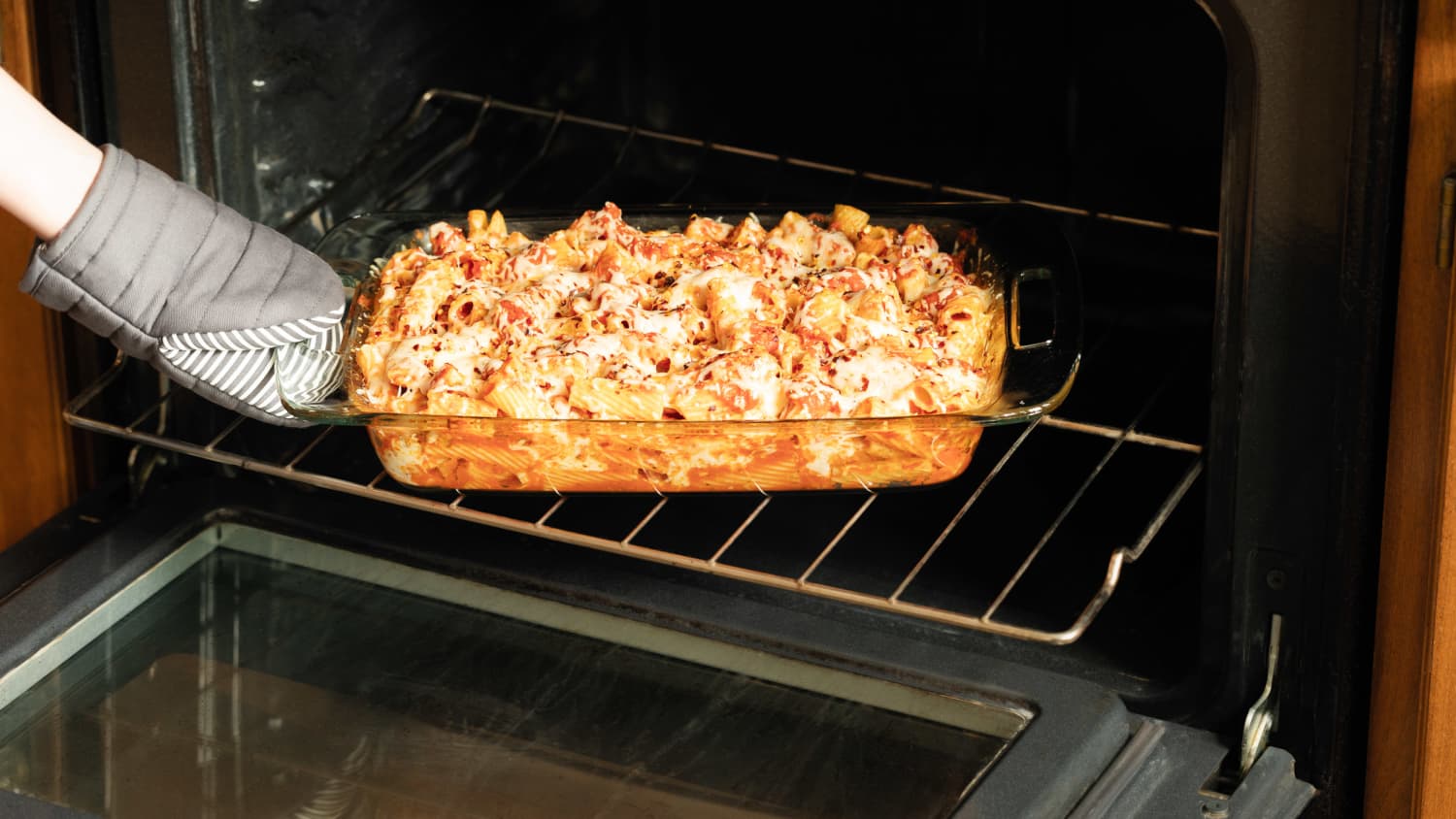 Can You Cook Pyrex in the Oven